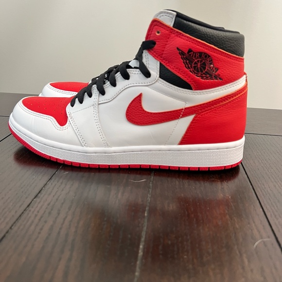 Nike Air Jordan 1 Retro OG Shoes - Picture 2 of 5